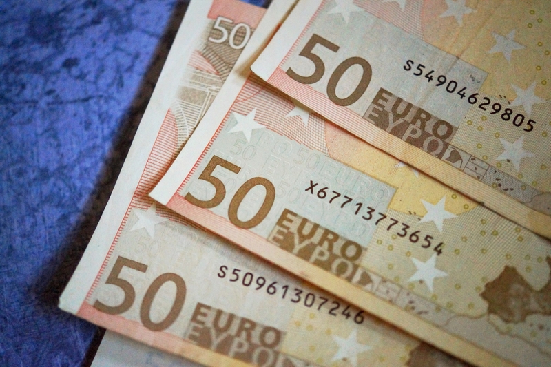 Solicita un préstamo de 300€